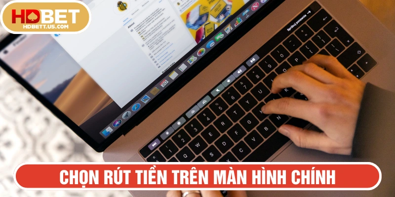 Chọn nút Rút tiền trên giao diện trang chủ 